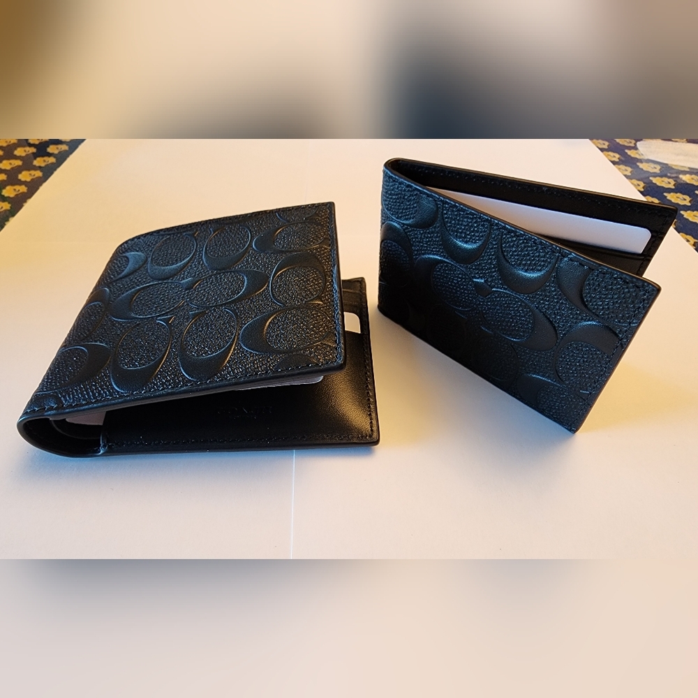 Coach MEN'S bifold wallet NWT